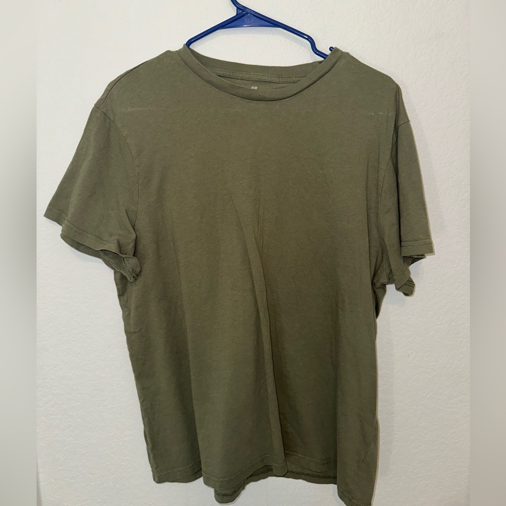GREEN TSHIRT
